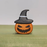 Mako Jack-o-lantern with Hat 2 · view 1