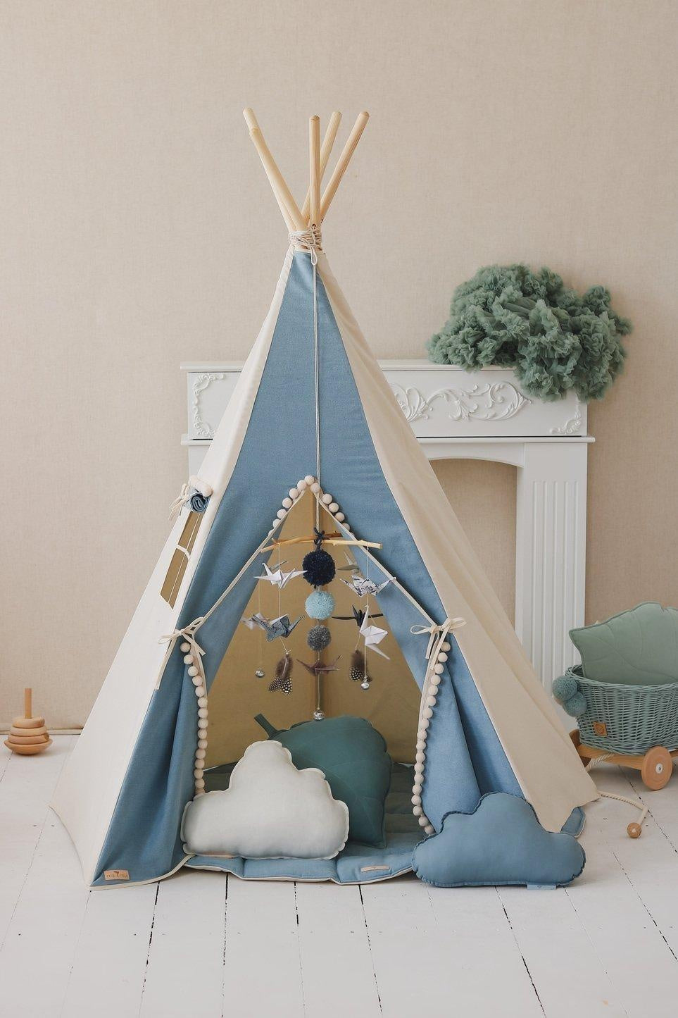 “Jeans” Teepee with Pompoms and Round Mat Set